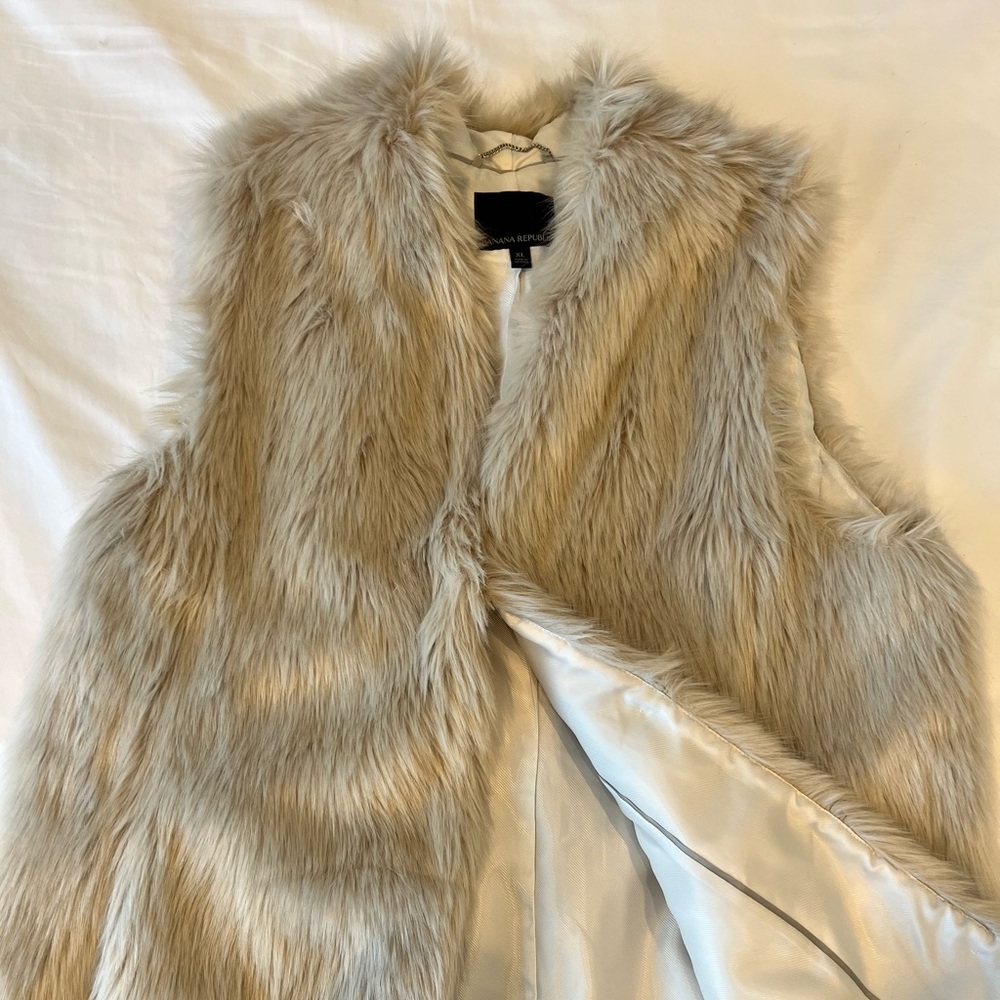 Banana Republic, faux fur lined vest, XL, Winter White with silver essence